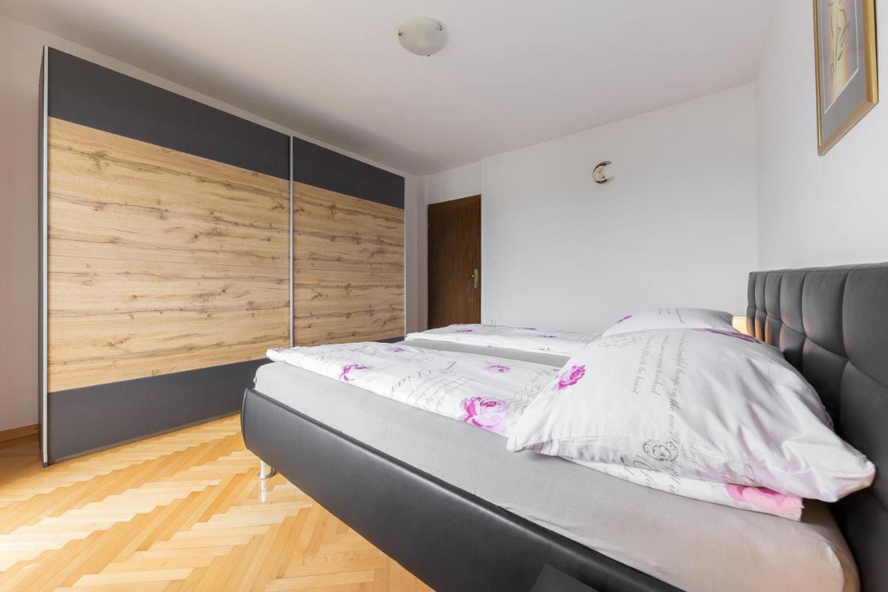 Apartment Valy - Free Bikes, Relaxing Terrace & Near Bled Esterno foto